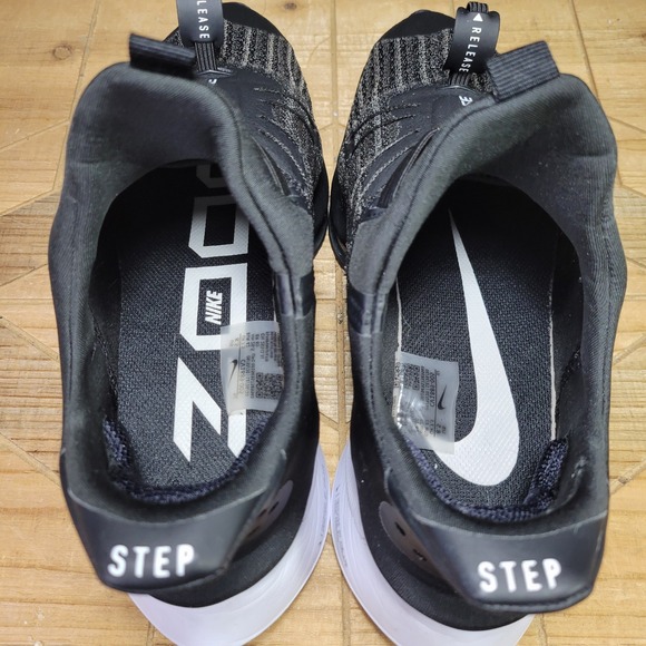 Nike Air Zoom Tempo NEXT% Flyease Mens 8.5  Black White CV1889-005 Running Shoes - Picture 10 of 13